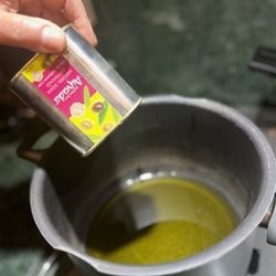Ayvada ayvalık olgun hasat natürel sızma zeytinyağı